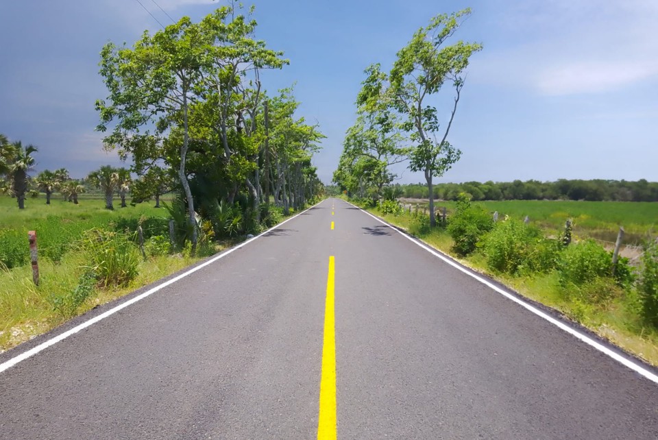 Fotograf&iacute;a de carretera asfaltada
